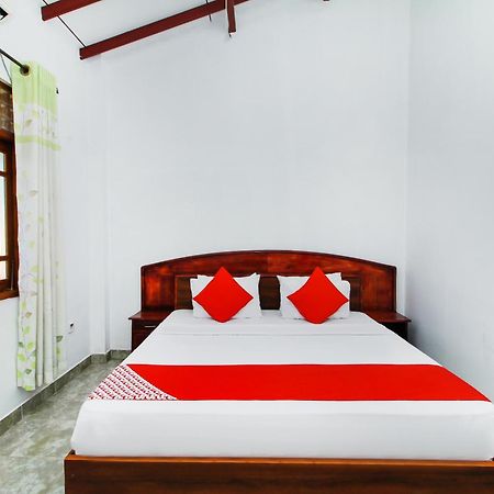 Airport Green View Resort Andiambalama 外观 照片