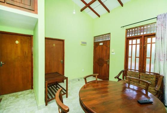Airport Green View Resort Andiambalama 外观 照片