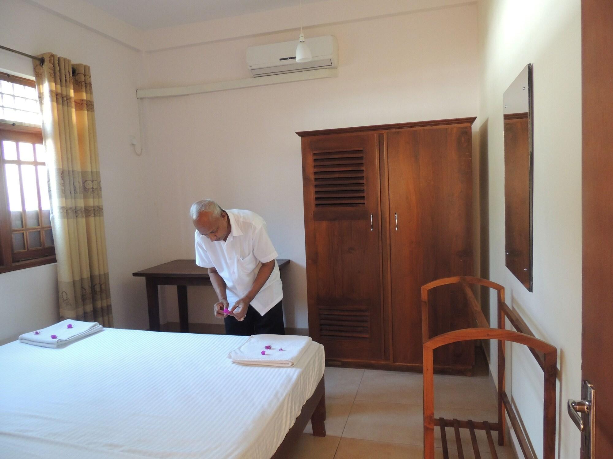 Airport Green View Resort Andiambalama 外观 照片