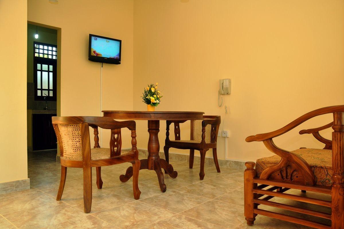 Airport Green View Resort Andiambalama 外观 照片