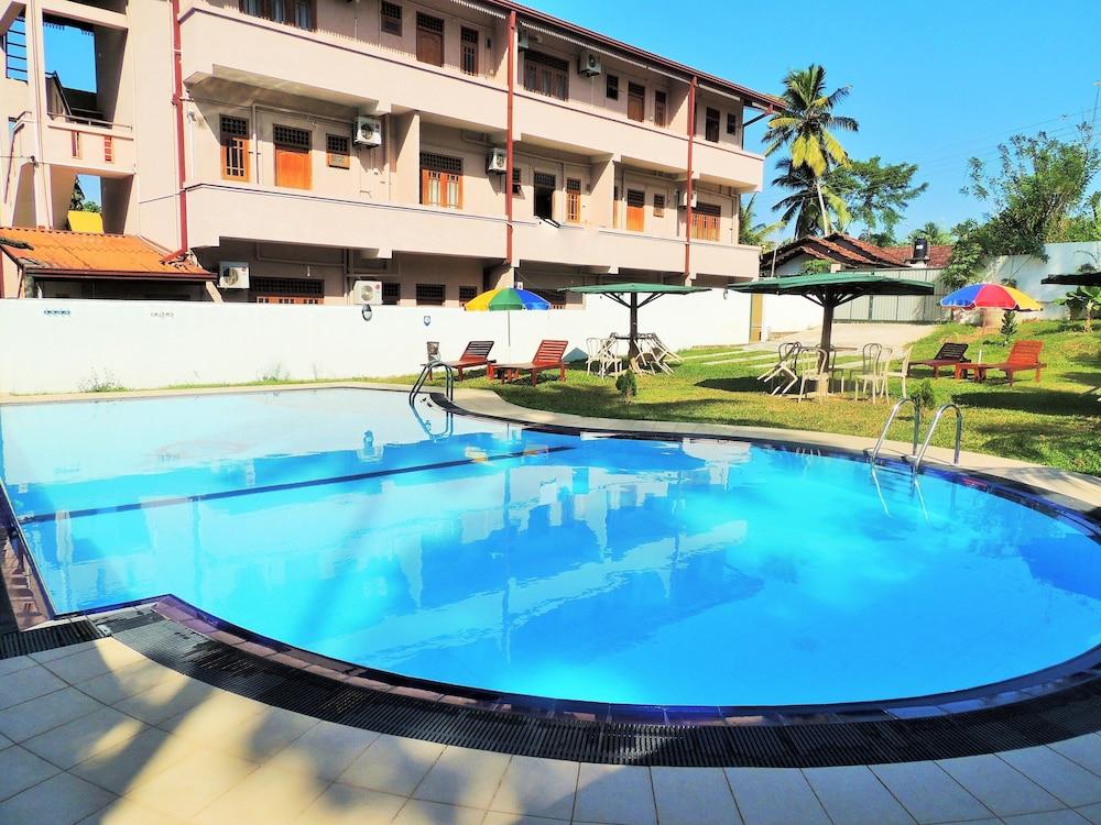 Airport Green View Resort Andiambalama 外观 照片