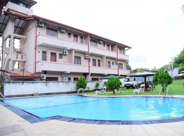 Airport Green View Resort Andiambalama 外观 照片