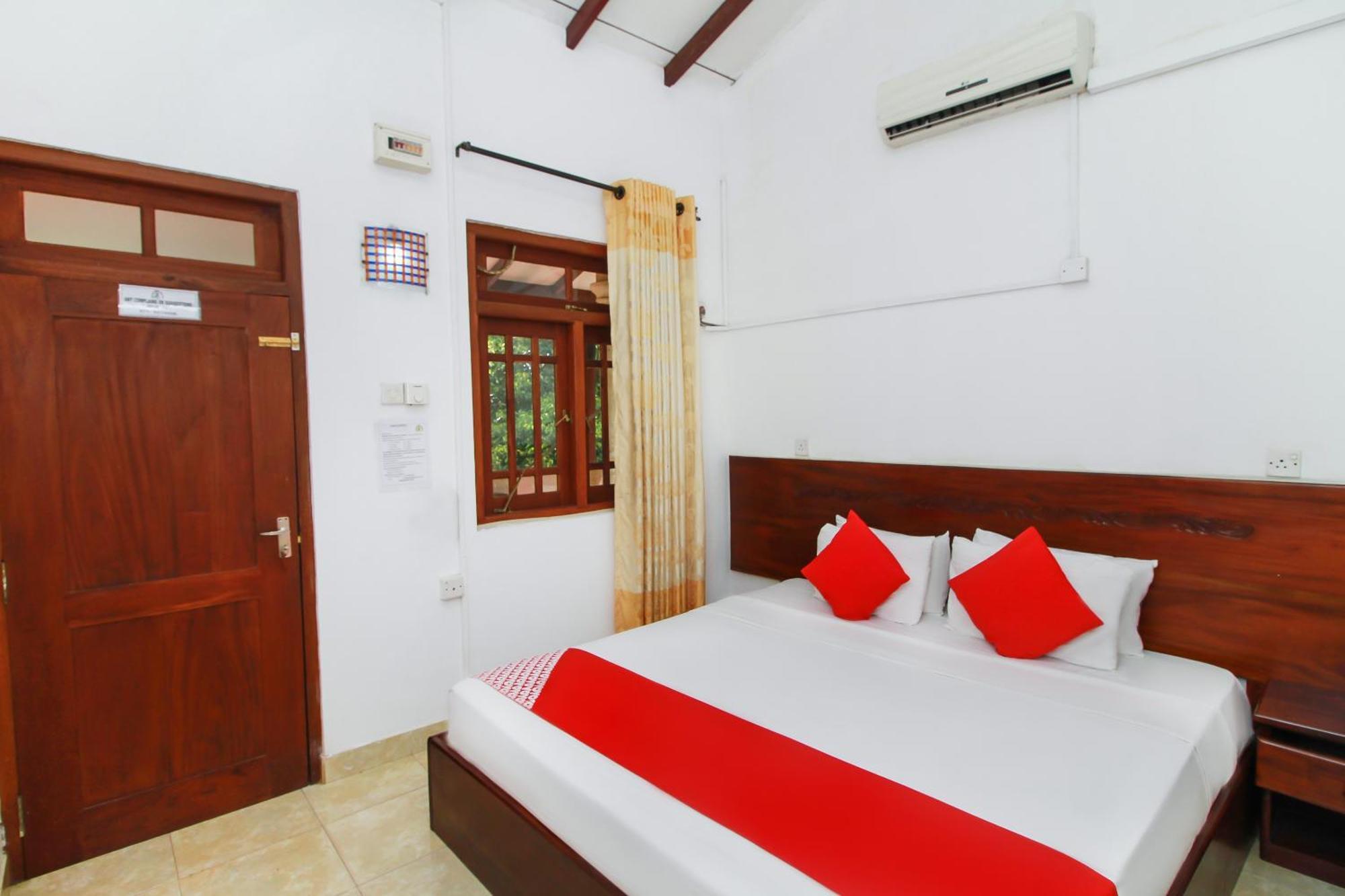 Airport Green View Resort Andiambalama 外观 照片
