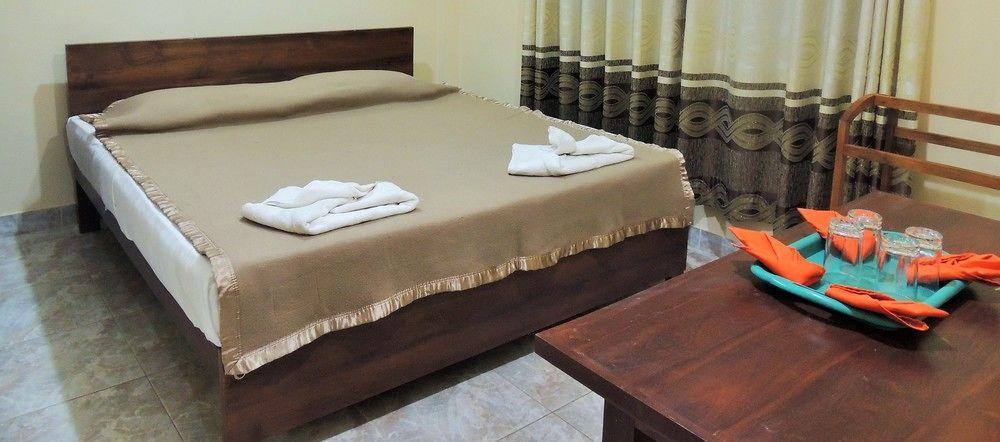 Airport Green View Resort Andiambalama 外观 照片