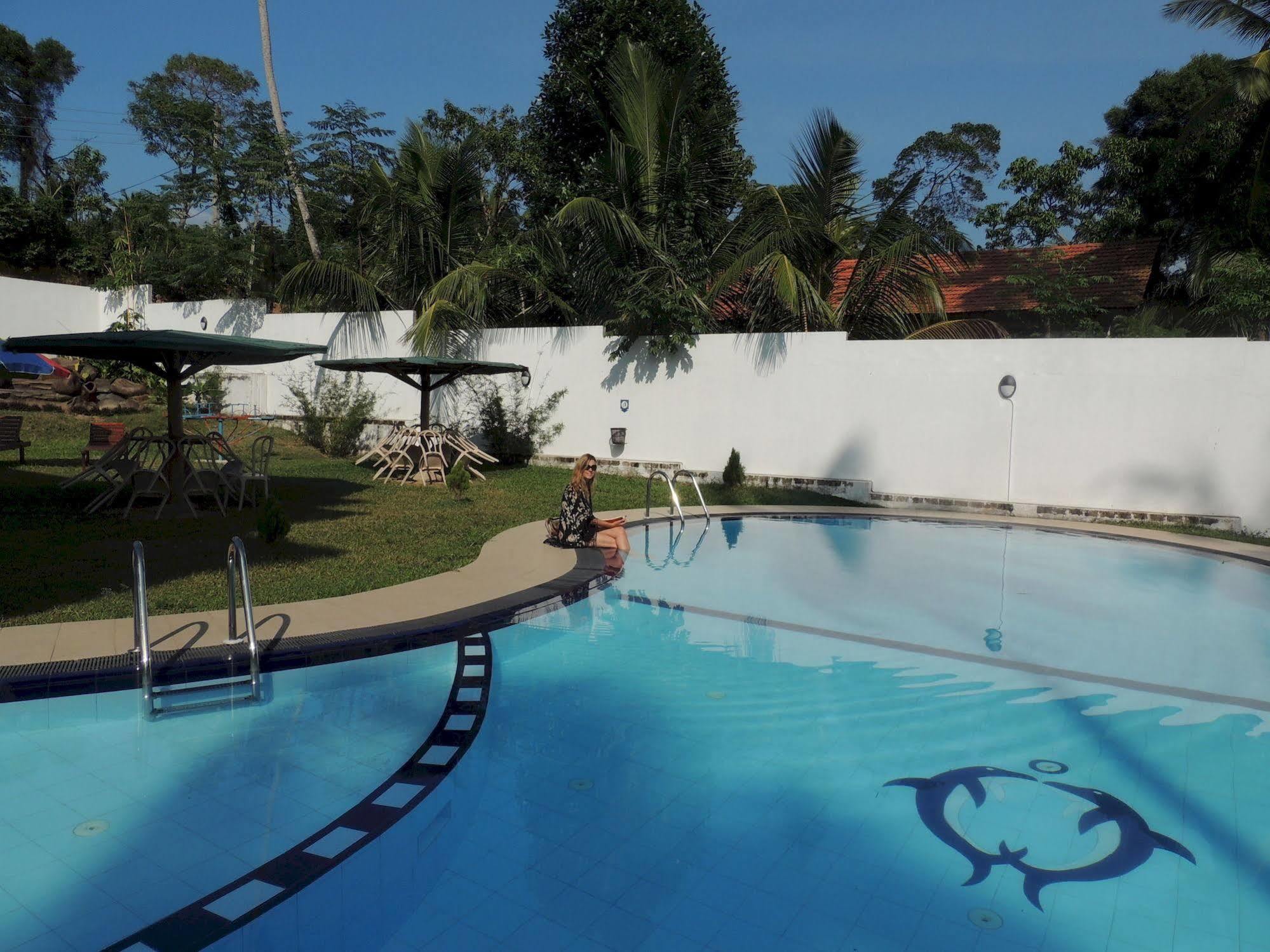 Airport Green View Resort Andiambalama 外观 照片