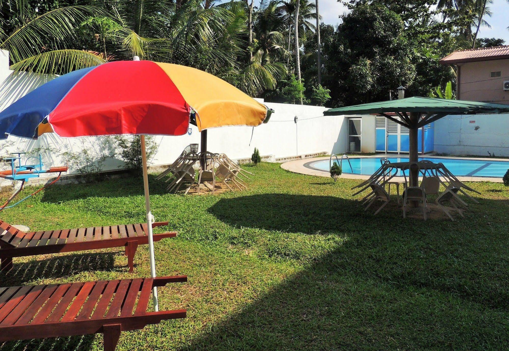 Airport Green View Resort Andiambalama 外观 照片