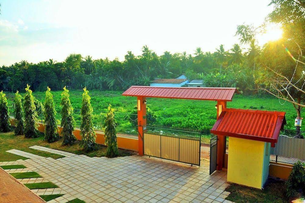 Airport Green View Resort Andiambalama 外观 照片