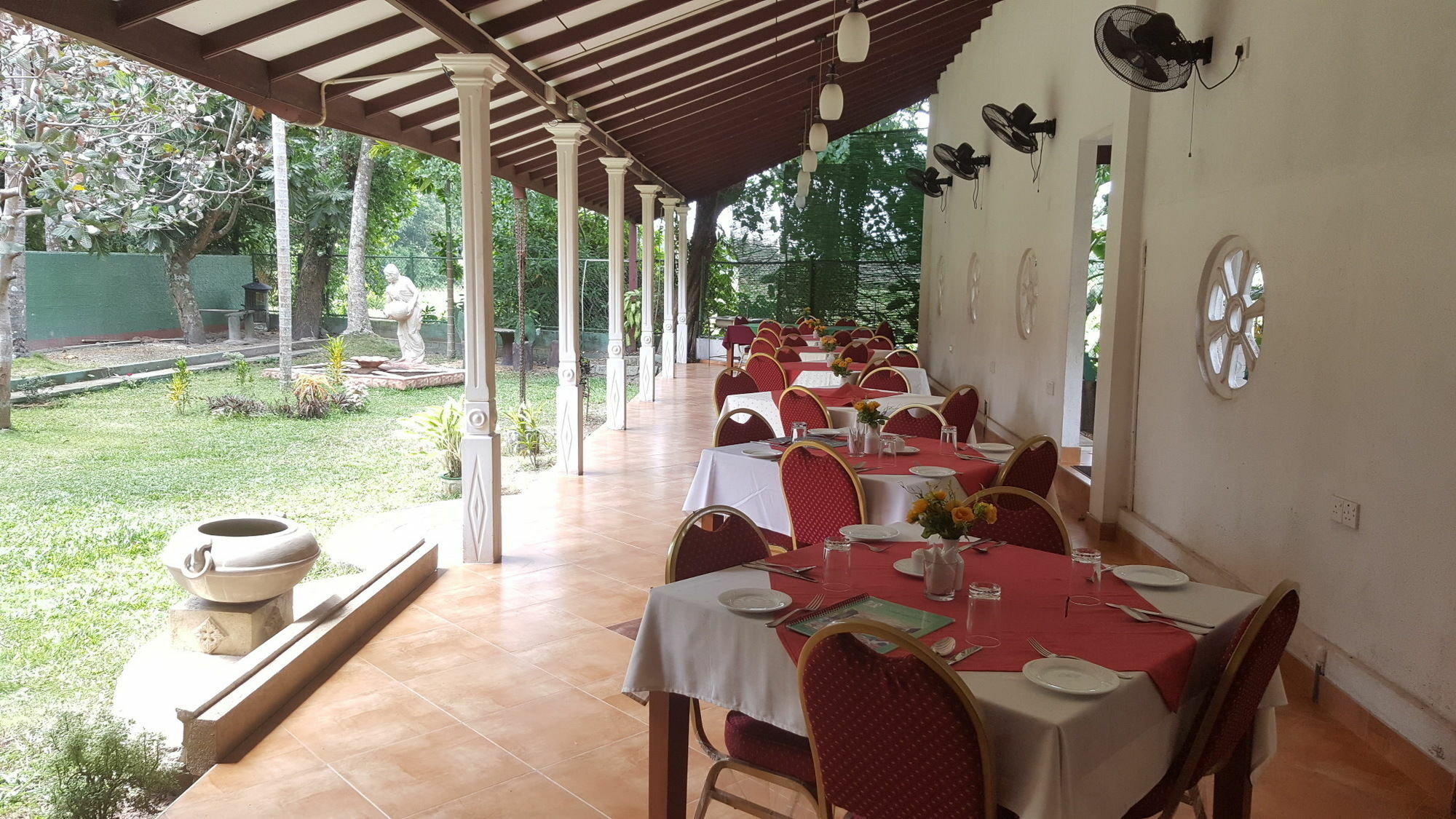 Airport Green View Resort Andiambalama 外观 照片