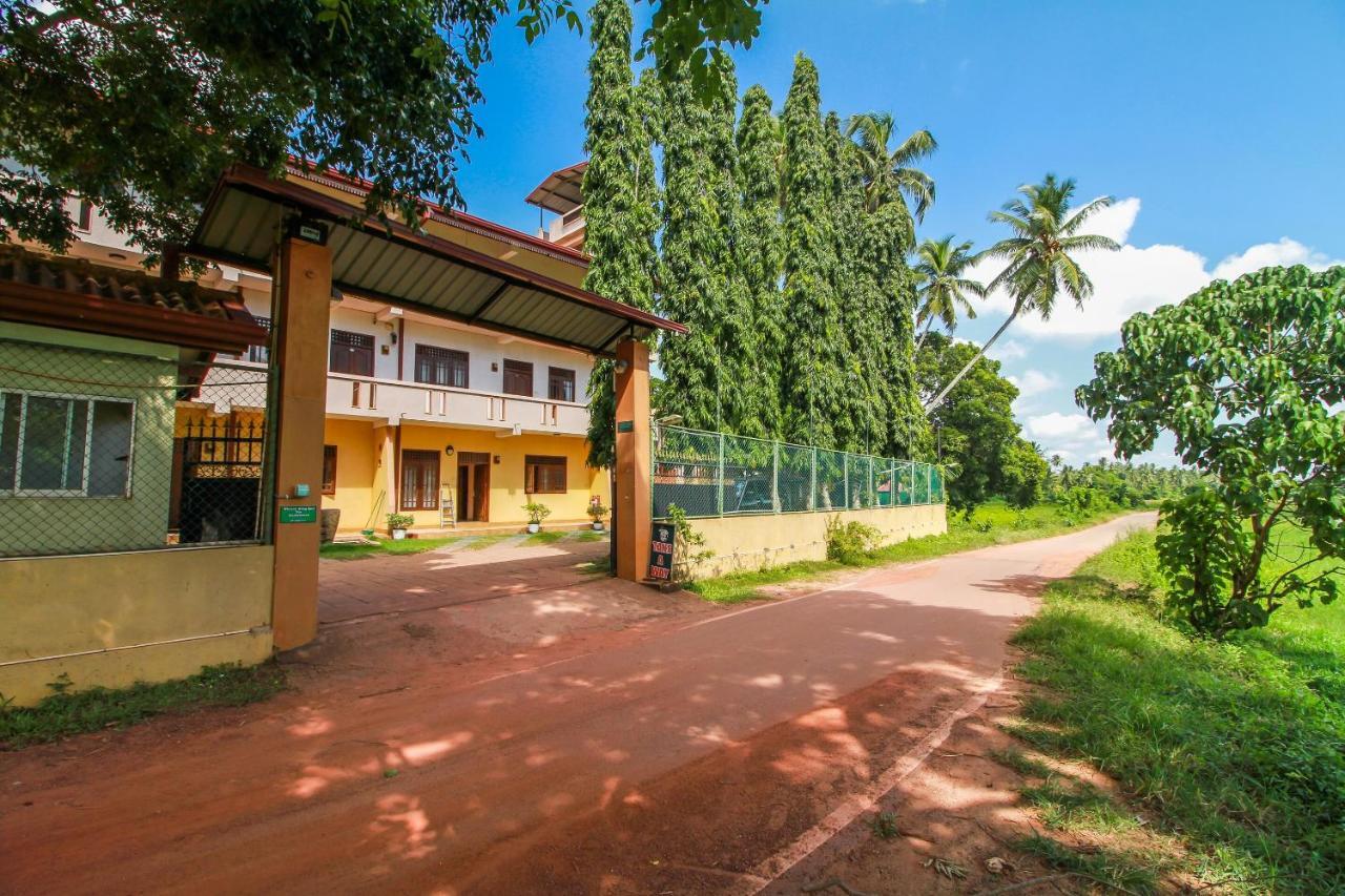 Airport Green View Resort Andiambalama 外观 照片