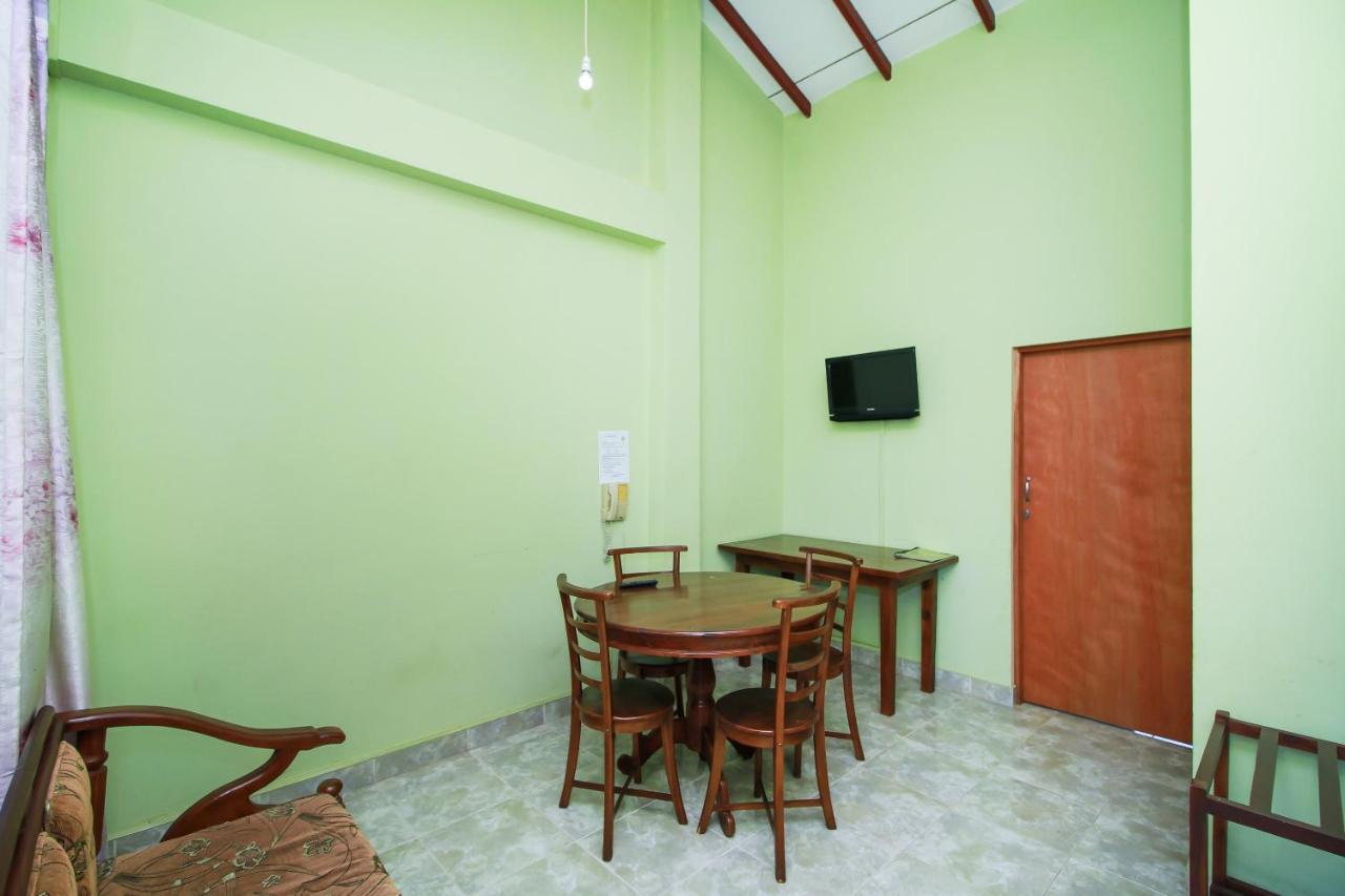 Airport Green View Resort Andiambalama 外观 照片