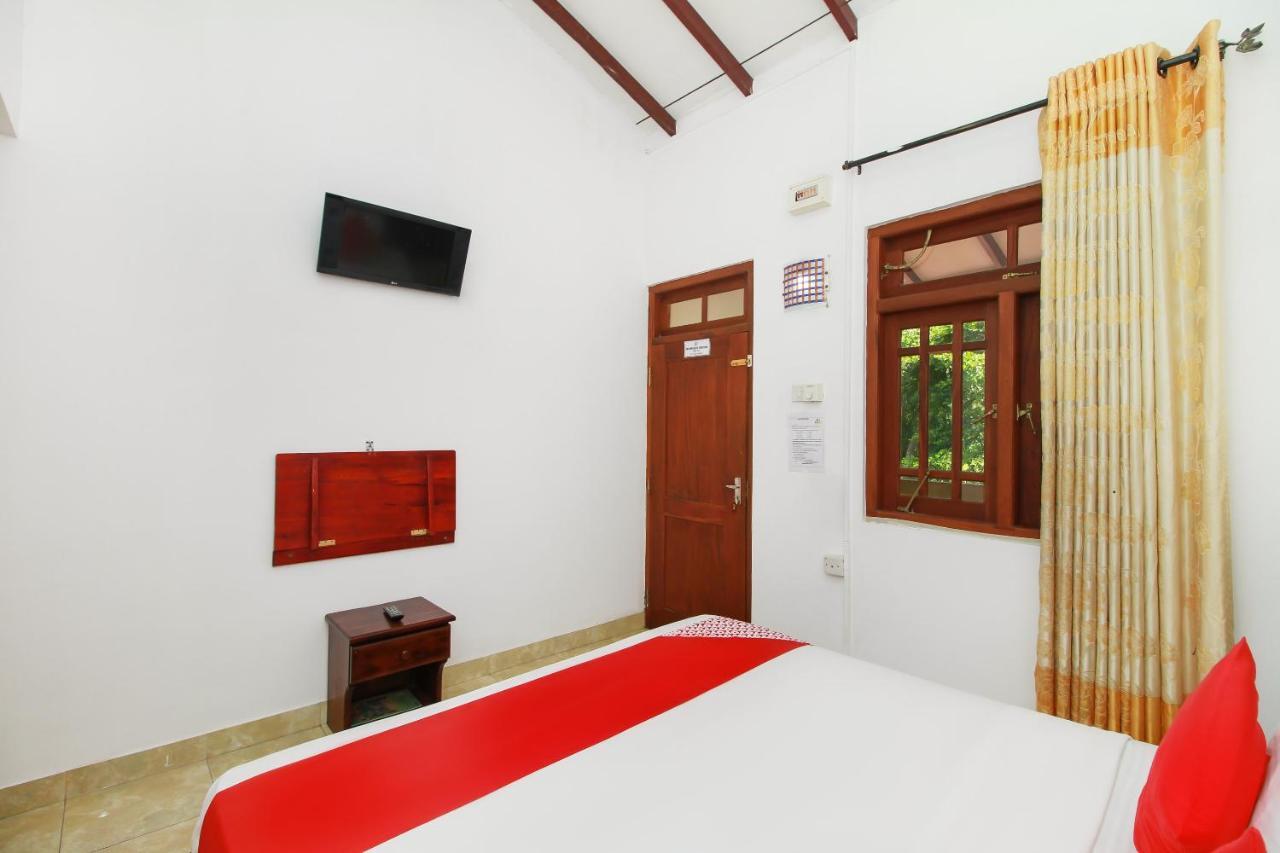 Airport Green View Resort Andiambalama 外观 照片